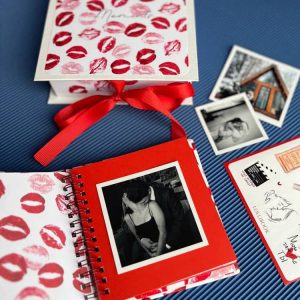Миниальбом Поцелуи Moments в коробочке на лентах